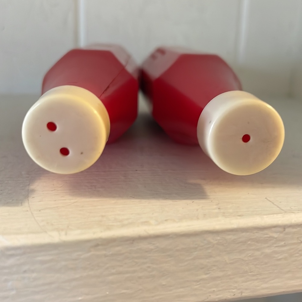 Vintage red Heinz salt & pepper shakers. - Picture 5 of 6